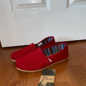 Size 9 Red Canvas Toms